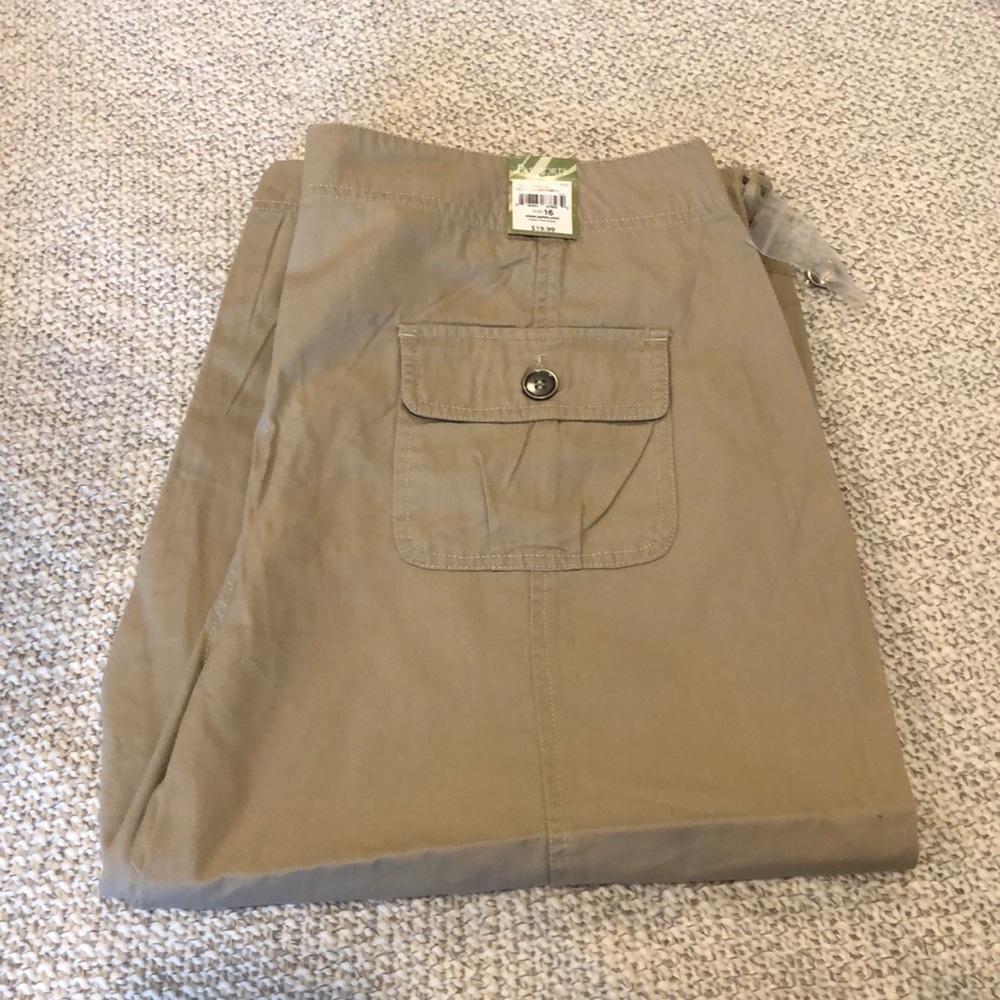 Capris - Picture 3 of 4